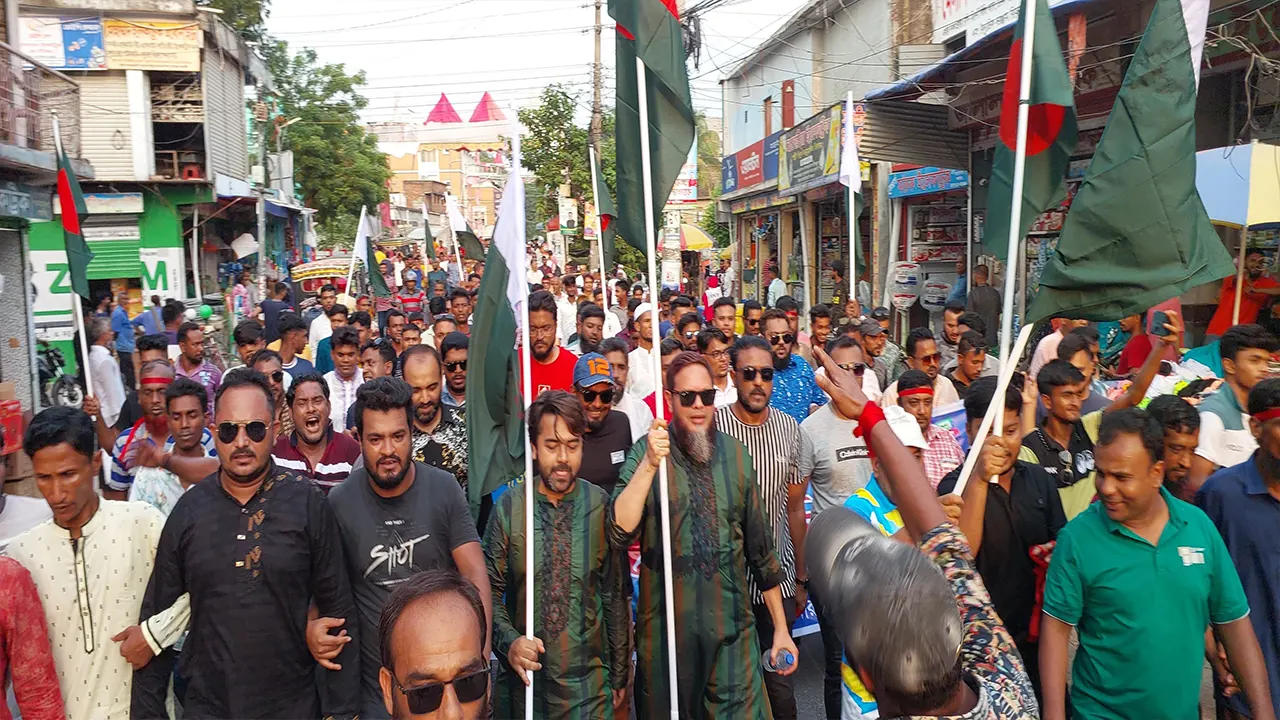 জেলা স্বেচ্ছাসেবক লীগের আনন্দ মিছিল। ছবি : কালবেলা