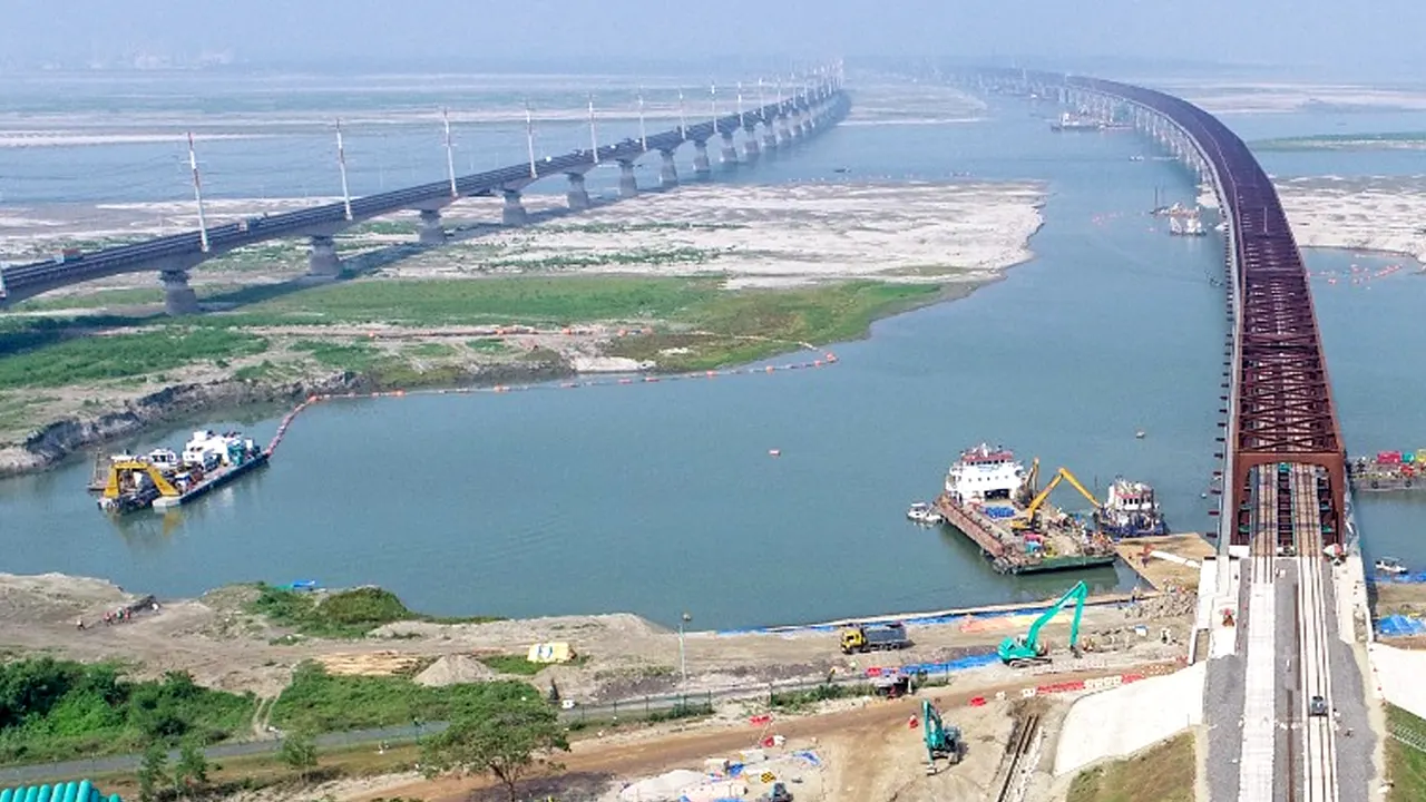 নির্মাণাধীন বঙ্গবন্ধু রেলওয়ে সেতু। ছবি : কালবেলা