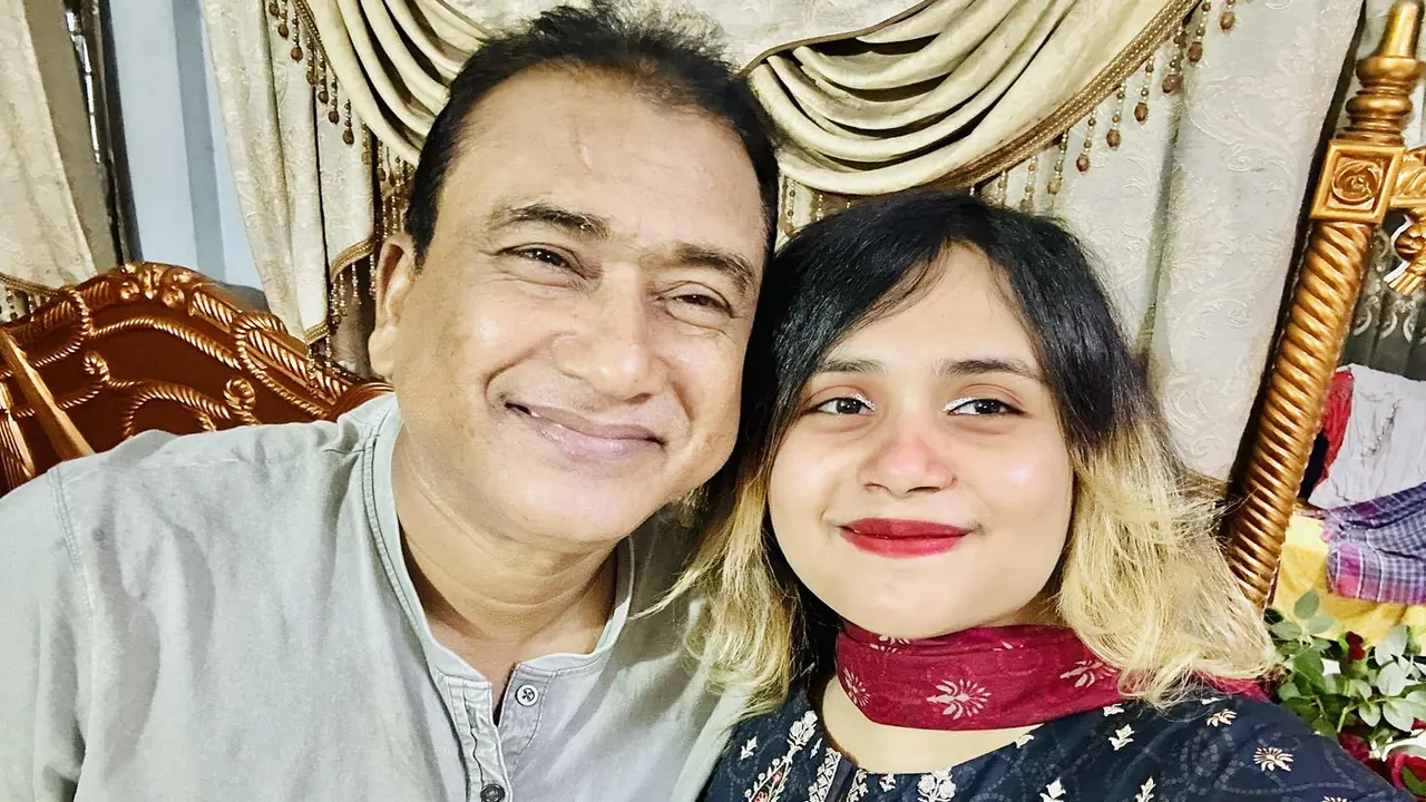 বাবার সঙ্গে মুমতারিন ফেরদৌস ডরিন। ছবি : সংগৃহীত