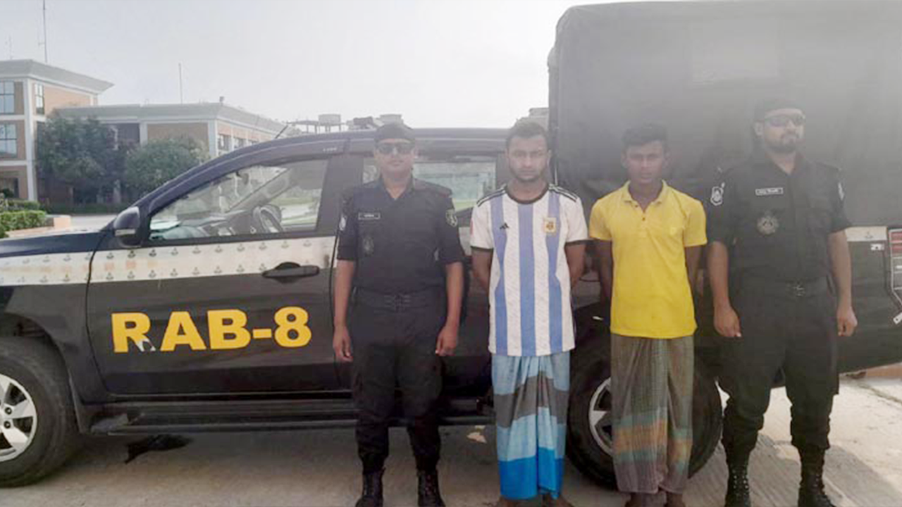 পিরোজপুরের মঠবাড়িয়ায় চা বিক্রেতা হত্যা মামলায় গ্রেপ্তার ২। ছবি : কালবেলা