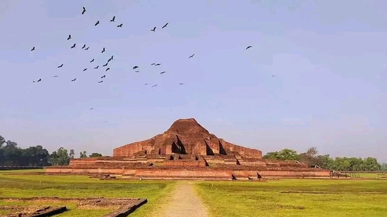 পাহাড়পুর বৌদ্ধ বিহারের ধ্বংসাবশেষ। ছবি : কালবেলা