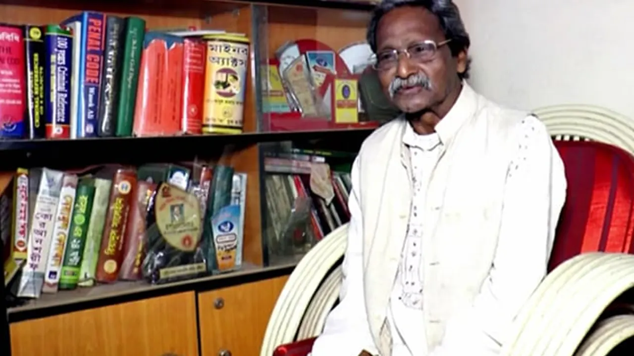 স্বাধীন বাংলার প্রথম পতাকা উত্তোলনকারী ছাত্রনেতা অ্যাড. আব্দুল জলিল। ছবি : সংগৃহীত