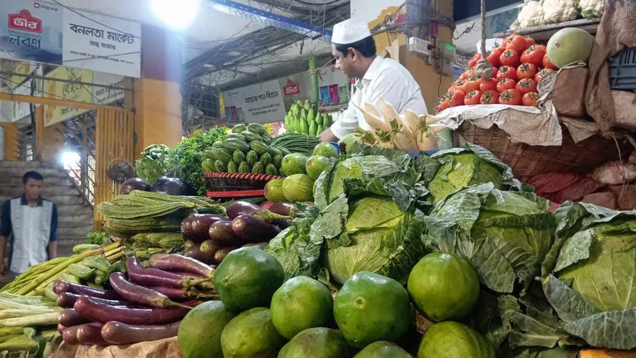 নিত্যপণ্যের বাজার। ছবি : কালবেলা