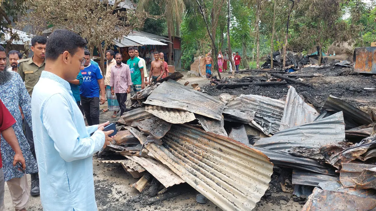 আগুনে পুড়ে ছাই হওয়া বসতঘর। ছবি : কালবেলা