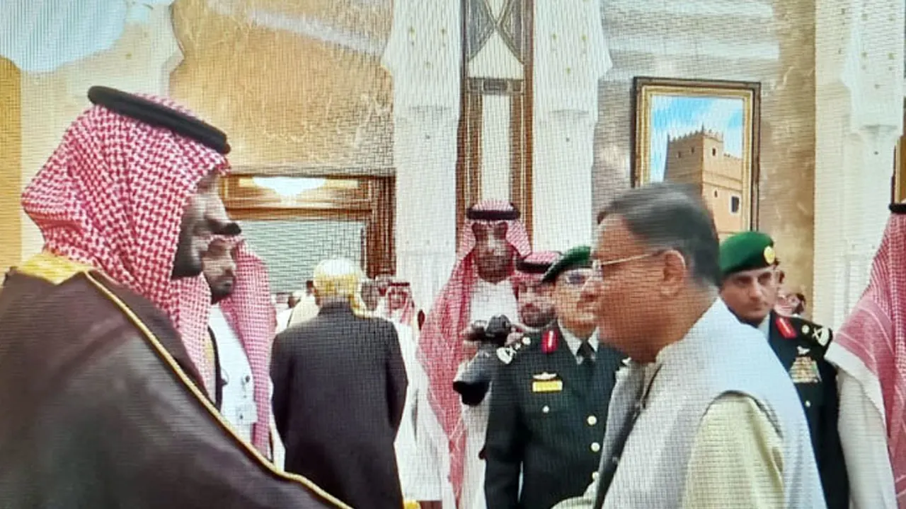 সৌদি যুবরাজ মোহাম্মদ বিন সালমান আল সৌদের সঙ্গে সাক্ষাৎপর্বে পররাষ্ট্রমন্ত্রী হাছান মাহমুদ। ছবি : সংগৃহীত