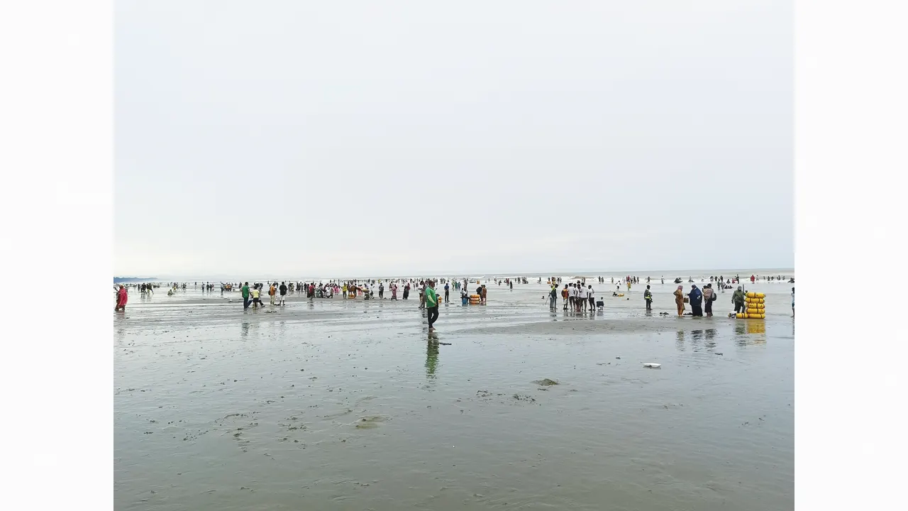 হতাশ কক্সবাজারের ব্যবসায়ীরা