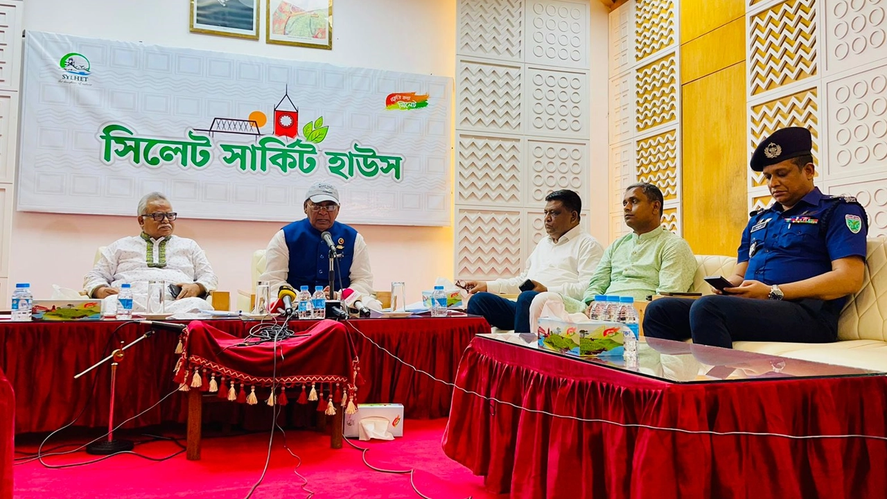 সিলেট সার্কিট হাউজে দুর্যোগ ও ত্রাণ প্রতিমন্ত্রী মো. মহিববুর রহমান। ছবি : কালবেলা