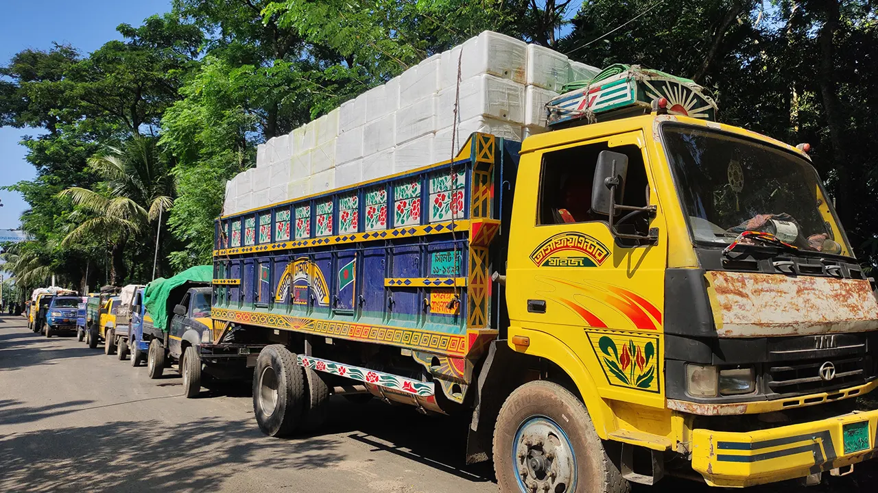 ব্রাহ্মণবাড়িয়ার আখাউড়া স্থলবন্দর দিয়ে আমদানি-রপ্তানি শুরু। ছবি : কালবেলা
