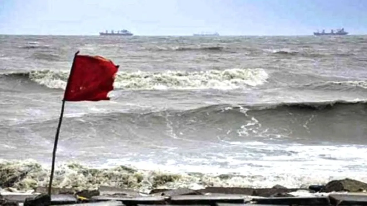 সমুদ্রবন্দরে সতর্কতা জারি করেছে আবহাওয়া অফিস। ছবি : সংগৃহীত