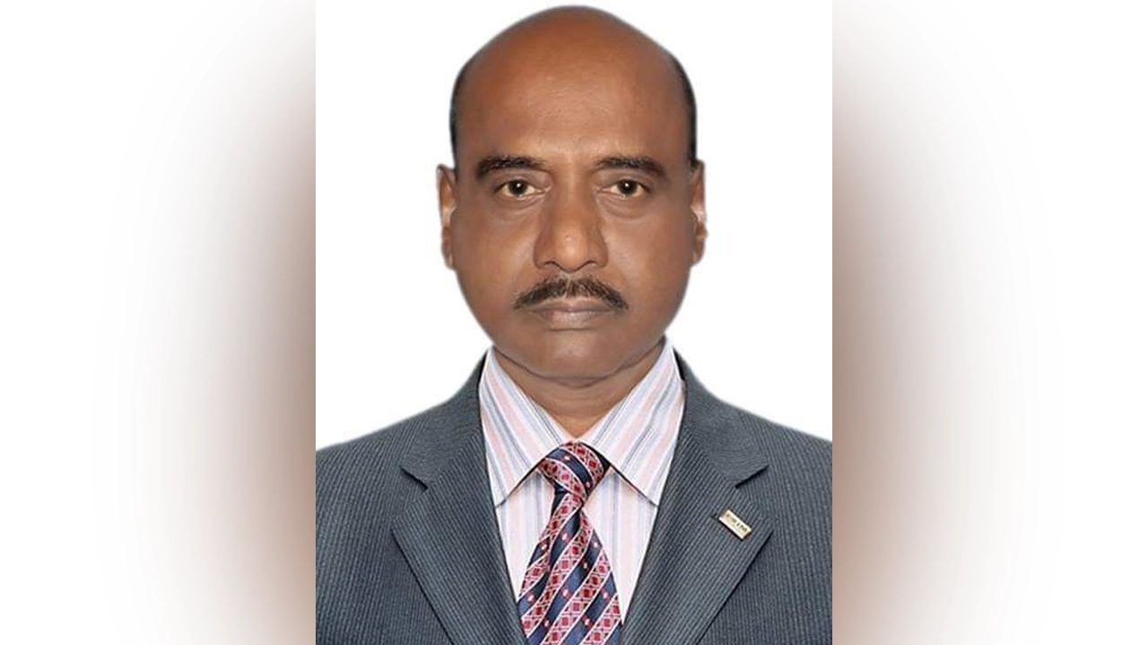 দৈনিক ইত্তেফাক পত্রিকার চৌমুহনী সংবাদদাতা শ্রী হরলাল ভৌমিক। ছবি : সংগৃহীত