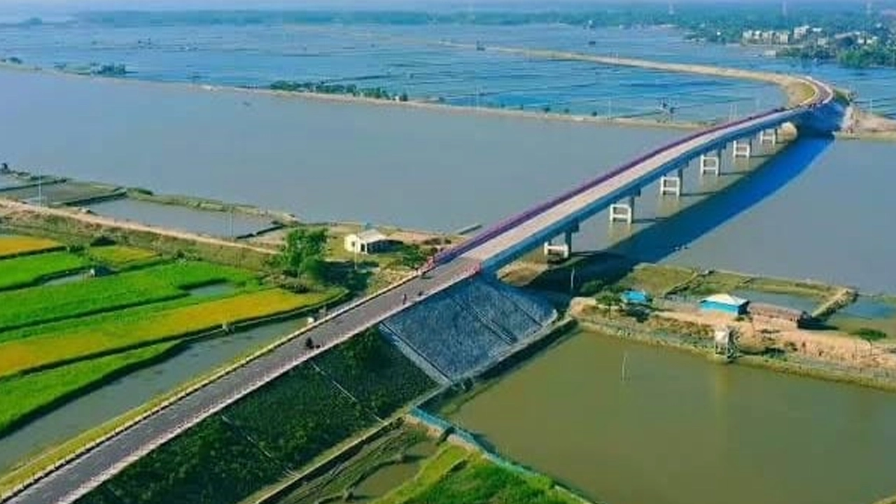 সাতক্ষীরার আশাশুনির মানিকখালী ব্রিজ। ছবি : কালবেলা