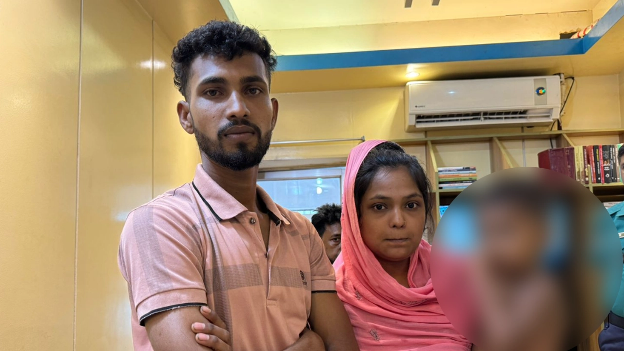 হারিয়ে যাওয়ার পর উদ্ধার হওয়া আড়াই বছরের শিশু রাফি ও তার বাবা-মা। ছবি : কালবেলা