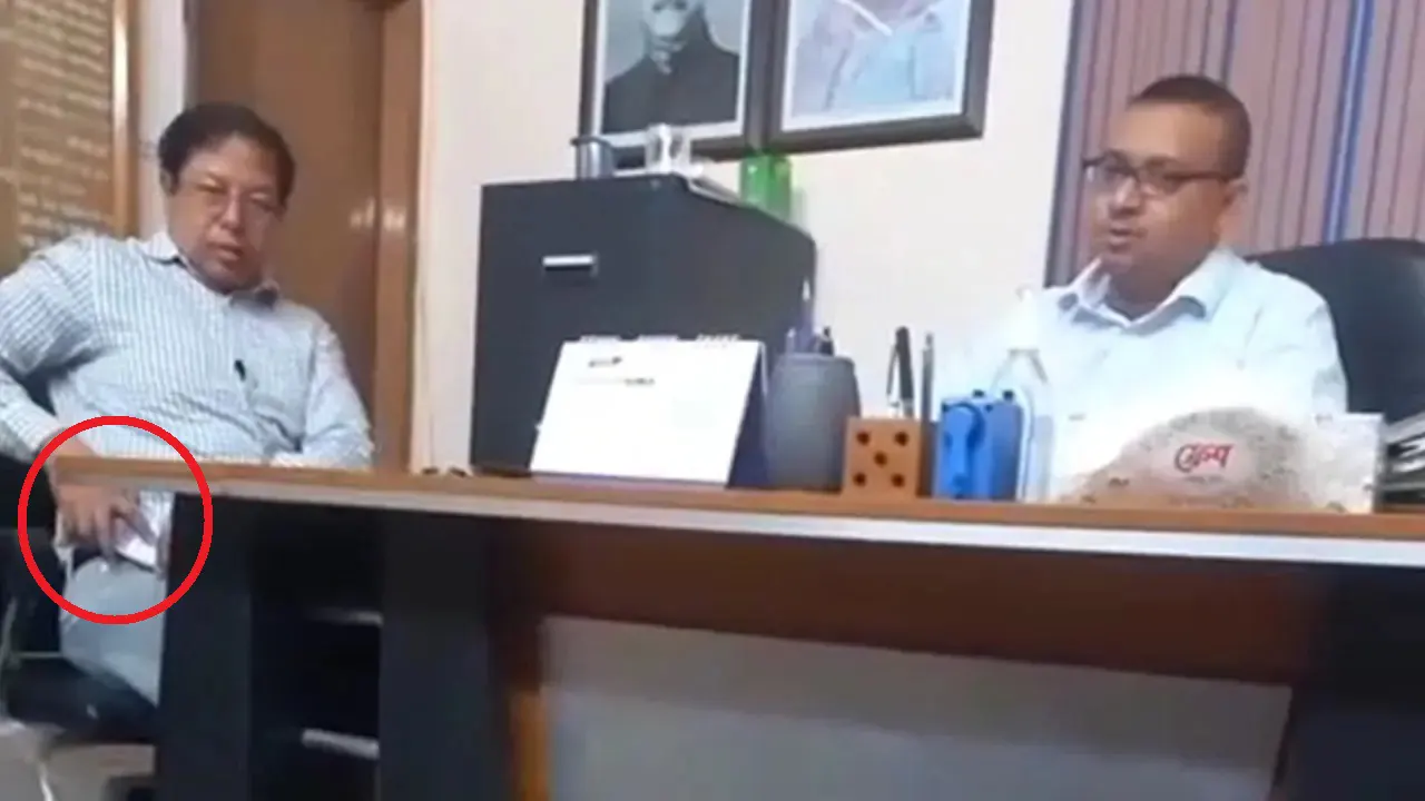 প্রকৌশলী কাঞ্চন কুমার পালিত ও প্রকৌশলী আব্দুল কুদ্দুস। ছবি : সংগৃহীত