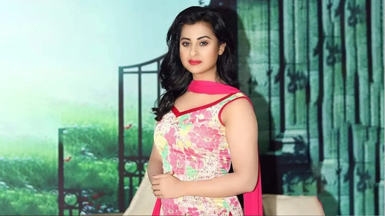 নামিয়ে দেওয়া হলো বুবলীর ‘রিভেঞ্জ’ 