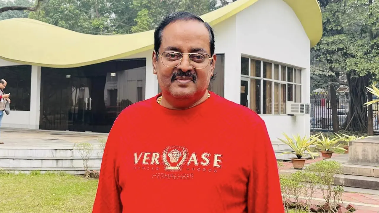শিল্পী সমিতির ফান্ডে ১০ লাখ টাকা অনুদান দিলেন ডিপজল
