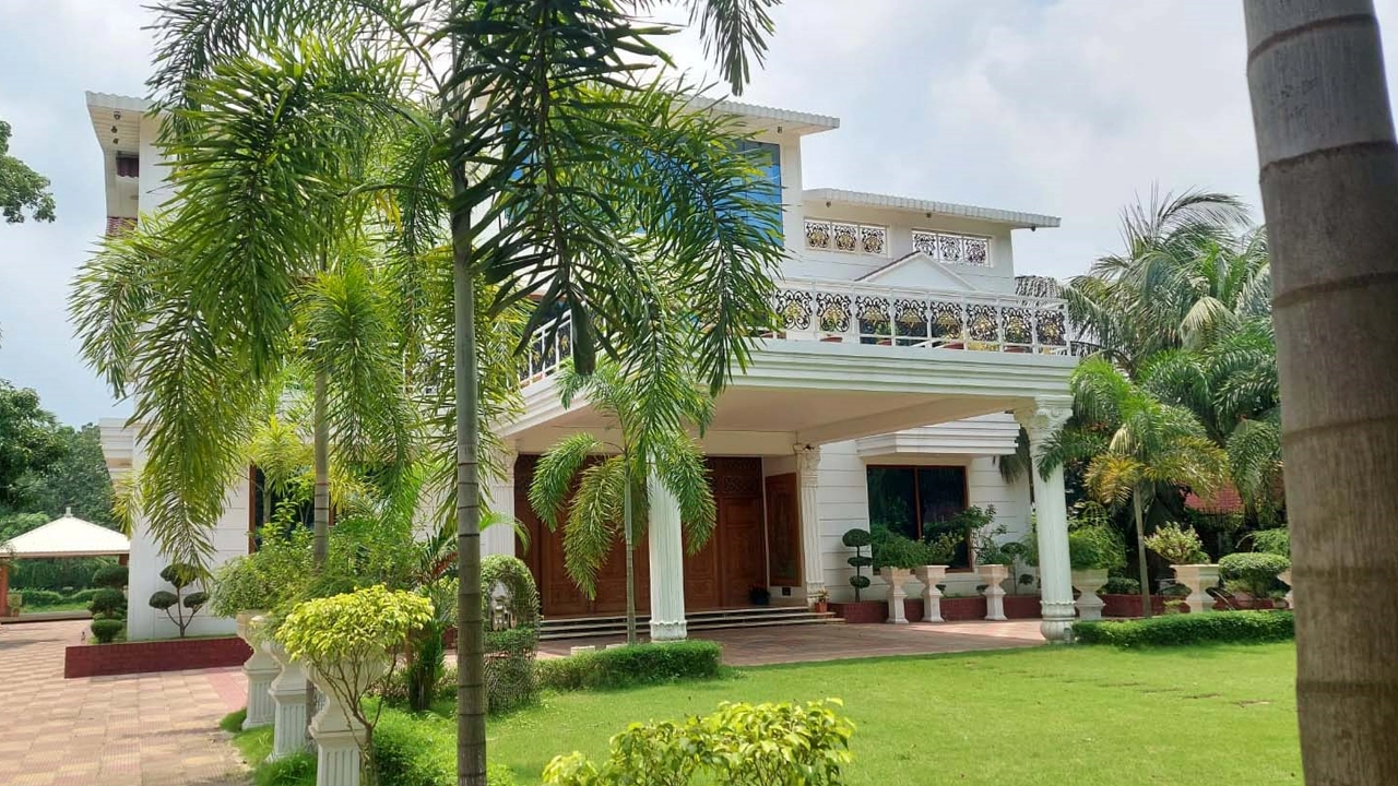 মতিউর রহমান ও লায়লা কানিজ দম্পতির আধুনিক স্থাপত্যের ডুপ্লেক্স বাড়ি। ছবি : কালবেলা