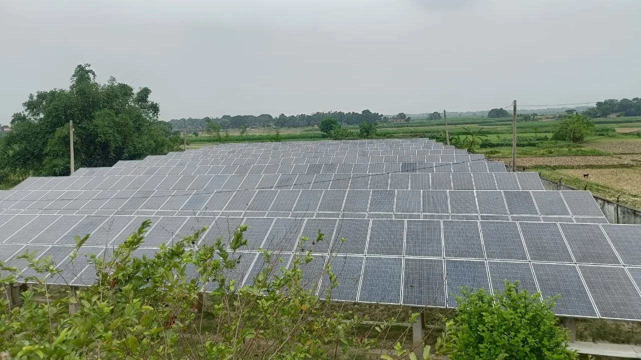 পদ্মার চরে প্রায় দেড় হাজার পরিবারের জন্য স্থাপিত সৌরবিদ্যুৎ প্লান্ট। ছবি : কালবেলা
