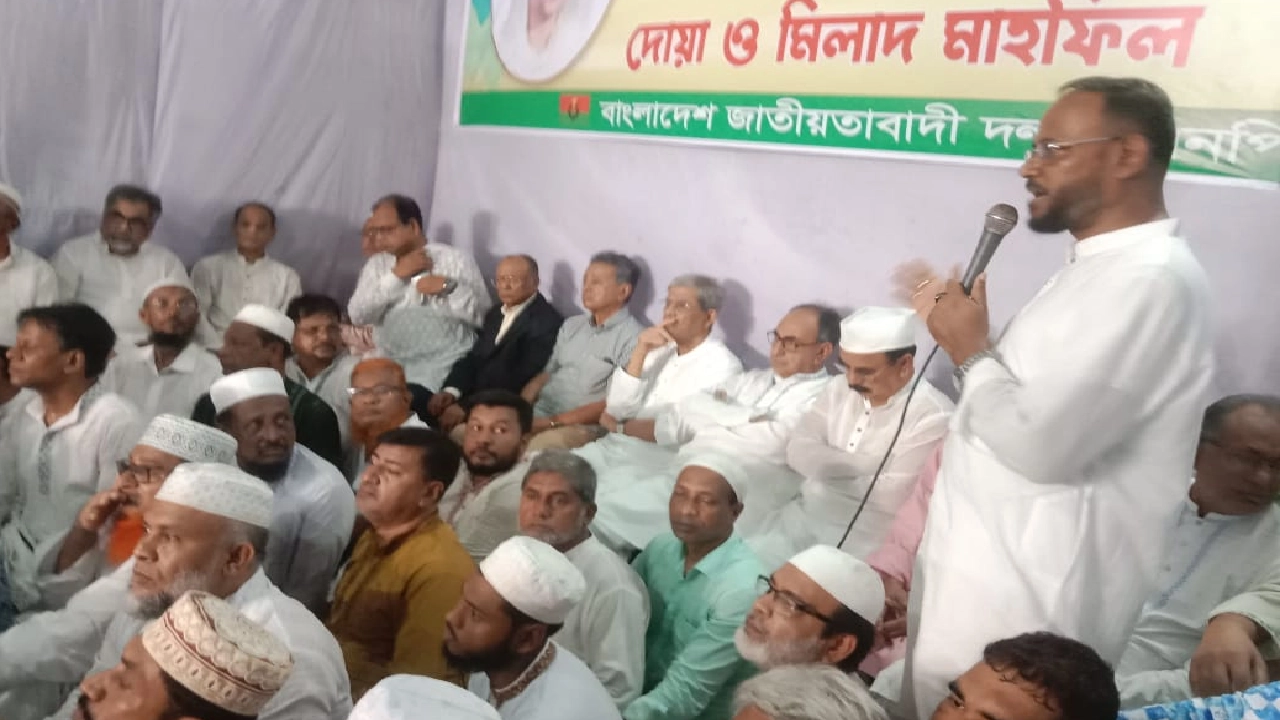 নয়াপল্টনে বিএনপির কেন্দ্রীয় কার্যালয়ের নিচতলায় এক দোয়া মাহফিলে কথা বলেন সুলতান সালাউদ্দিন টুকু। ছবি : কালবেলা