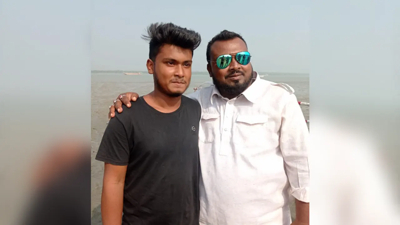বাবা-ছেলের একসঙ্গে এসএসসি পাস। ছবি : কালবেলা