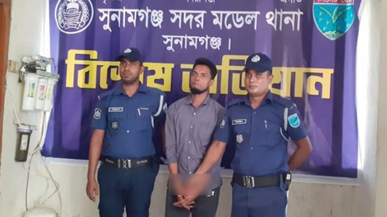 শাহাব উদ্দিনকে গ্রেপ্তার করে পুলিশ। ছবি : কালবেলা
