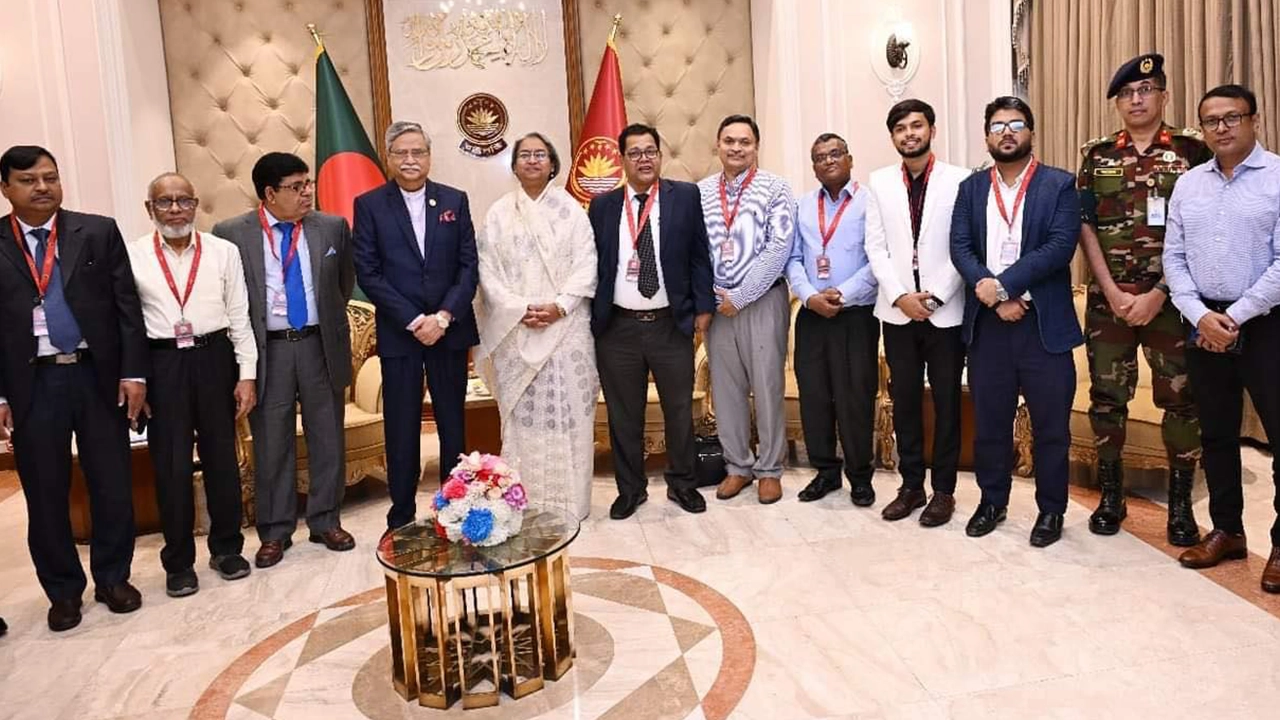 সমাজকল্যাণমন্ত্রীর নেতৃত্বে সন্ধানীর একটি প্রতিনিধিদল রাষ্ট্রপতি মোঃ সাহাবুদ্দিনের সঙ্গে সৌজন্য সাক্ষাৎ করেন। ছবি : কালবেলা