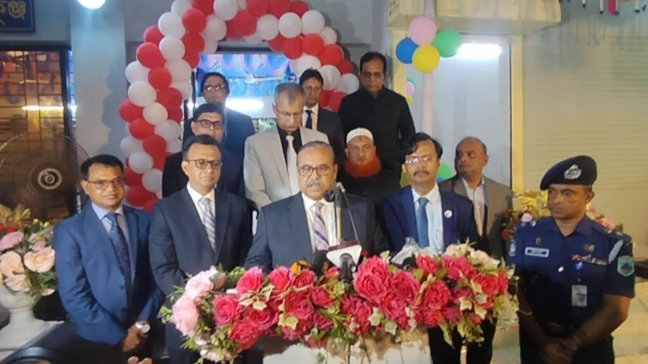 ১৫ লাখ টাকার একটি খাসি, কেড়ে নিল লাকীর হাসি