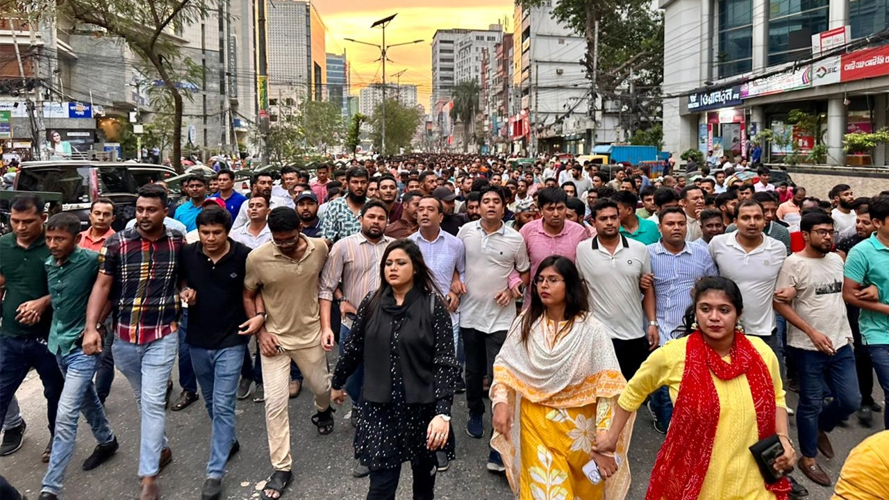 নয়াপল্টনে জাতীয়তাবাদী ছাত্রদলের আংশিক পূর্ণাঙ্গ কমিটিকে স্বাগত জানিয়ে শুভেচ্ছা মিছিল। ছবি : কালবেলা