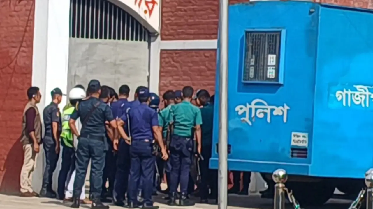 ঝিনাইদহ কারাগারে আ.লীগ নেতা গ্যাস বাবু। ছবি : কালবেলা