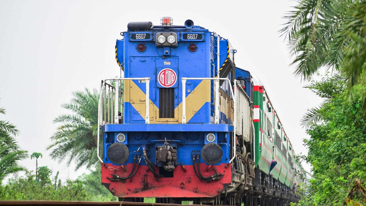 ট্রেন। পুরোনো ছবি