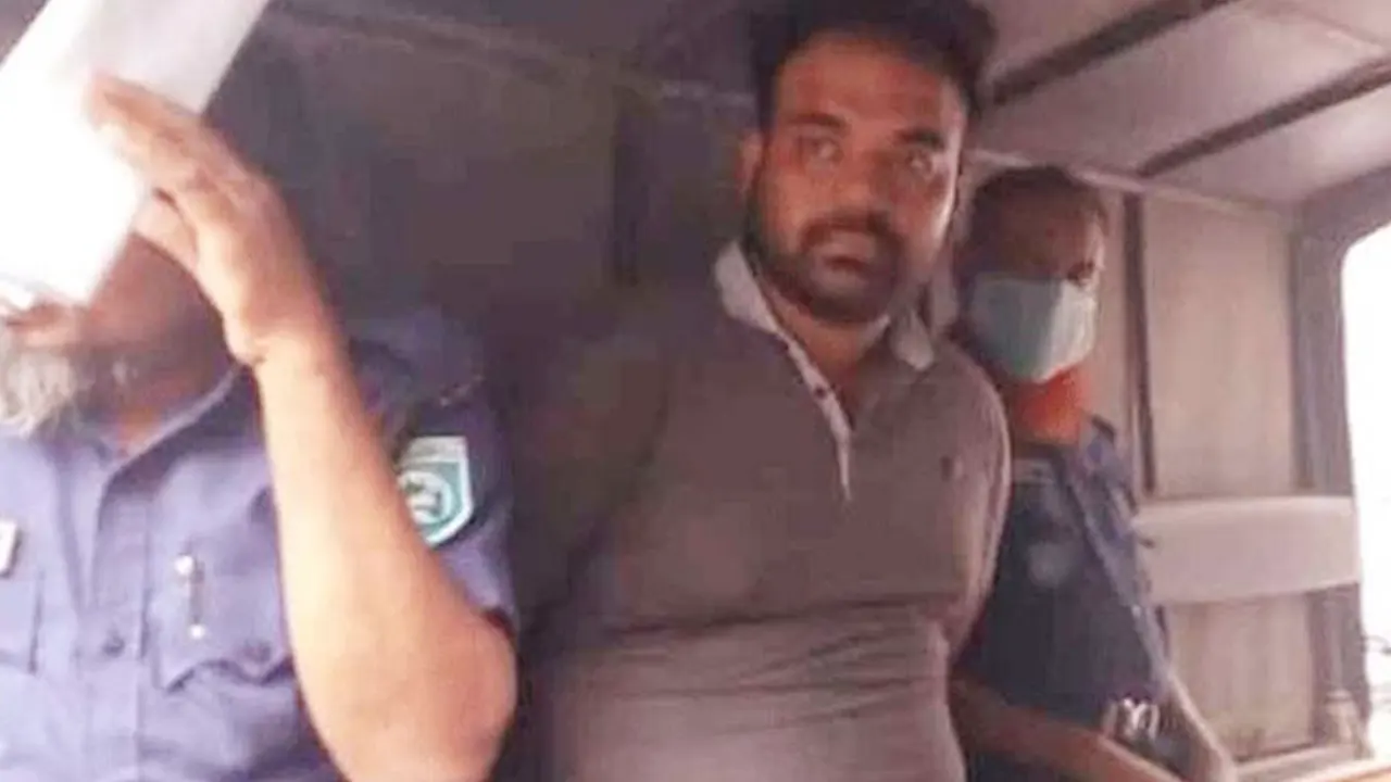 সিরিয়াল ধর্ষক রাহমাতুর রাফসান অর্ণবকে গ্রেপ্তার করে পুলিশ। ছবি : কালবেলা