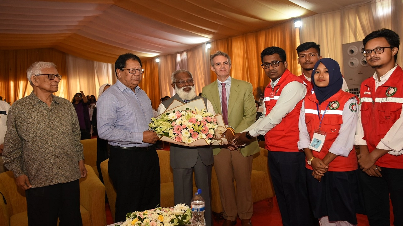 বাংলাদেশ রেড ক্রিসেন্ট সোসাইটির জাতীয় সদর দপ্তরে অনুষ্ঠিত ১৬তম রেড ক্রিসেন্ট যুবপ্রধান সম্মেলন-২০২৪ এ বক্তারা। ছবি : কালবেলা
