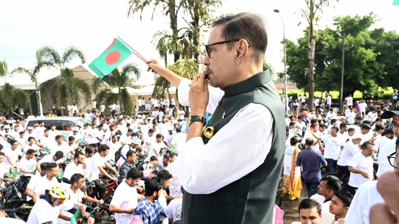 ডিএনসিসির সাইকেল র‍্যালি উদ্বোধন করেন ওবায়দুল কাদের। ছবি : সংগৃহীত