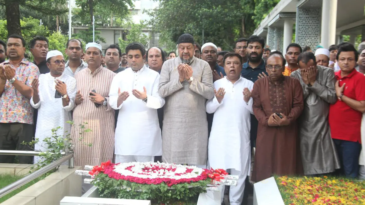 শেখ আছিয়া বেগমের মৃত্যুবার্ষিকী উপলক্ষে বনানী কবরস্থানে যুবলীগের শ্রদ্ধা। ছবি : সংগৃহীত