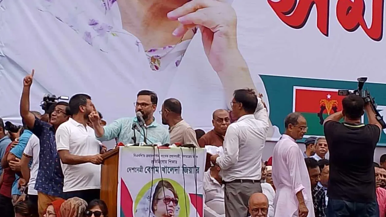বিএনপির সমাবেশে বক্তব্য দিচ্ছেন দলটির ক্রীড়াবিষয়ক সম্পাদক আমিনুল হক। ছবি : কালবেলা