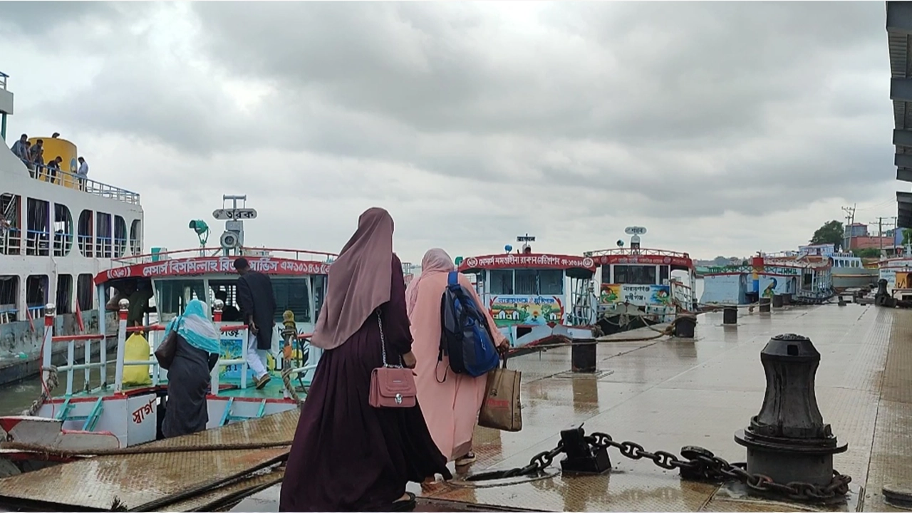 মুন্সীগঞ্জ-নারায়ণগঞ্জ নৌঘাট। ছবি : কালবেলা