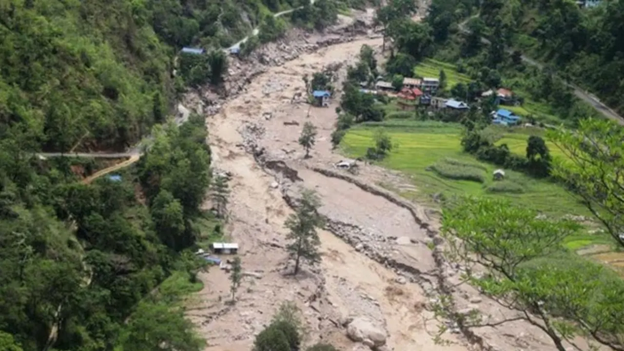 ভারি বর্ষণের কারণে ভূমিধস। পুরোনো ছবি
