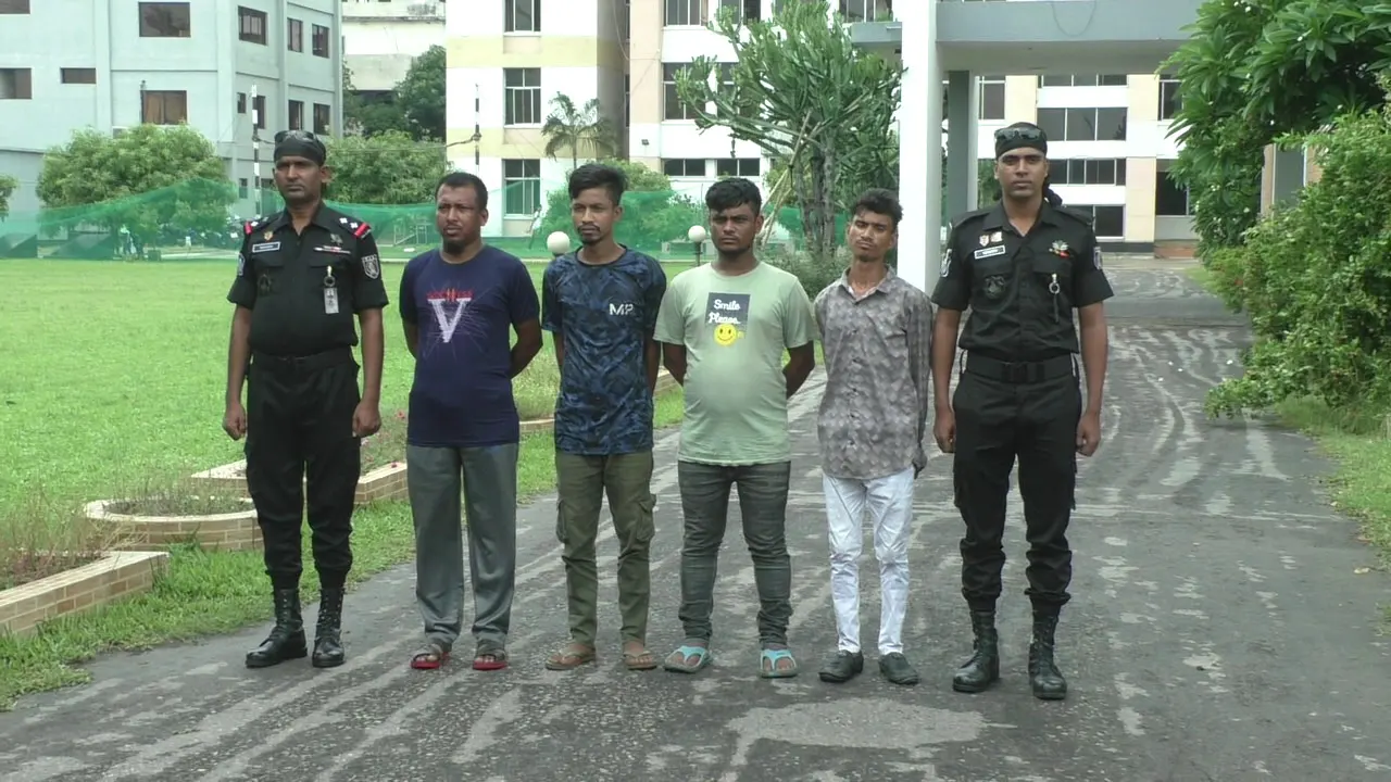 আ.লীগ নেতাকে হত্যার ঘটনায় গ্রেপ্তার চার আসামি। ছবি : কালবেলা