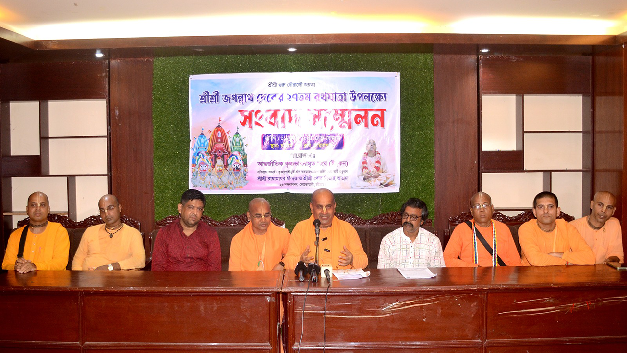চট্টগ্রাম প্রেস ক্লাবে নগরীর শ্রীশ্রী রাধামাধব মন্দির ও গৌর নিতাই আশ্রমের উদ্যোগে সংবাদ সম্মেলন। ছবি : কালবেলা