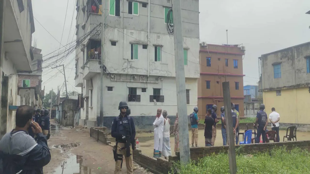 ঋণখেলাপি ২ দম্পতির বিরুদ্ধে গ্রেপ্তারি পরোয়ানা