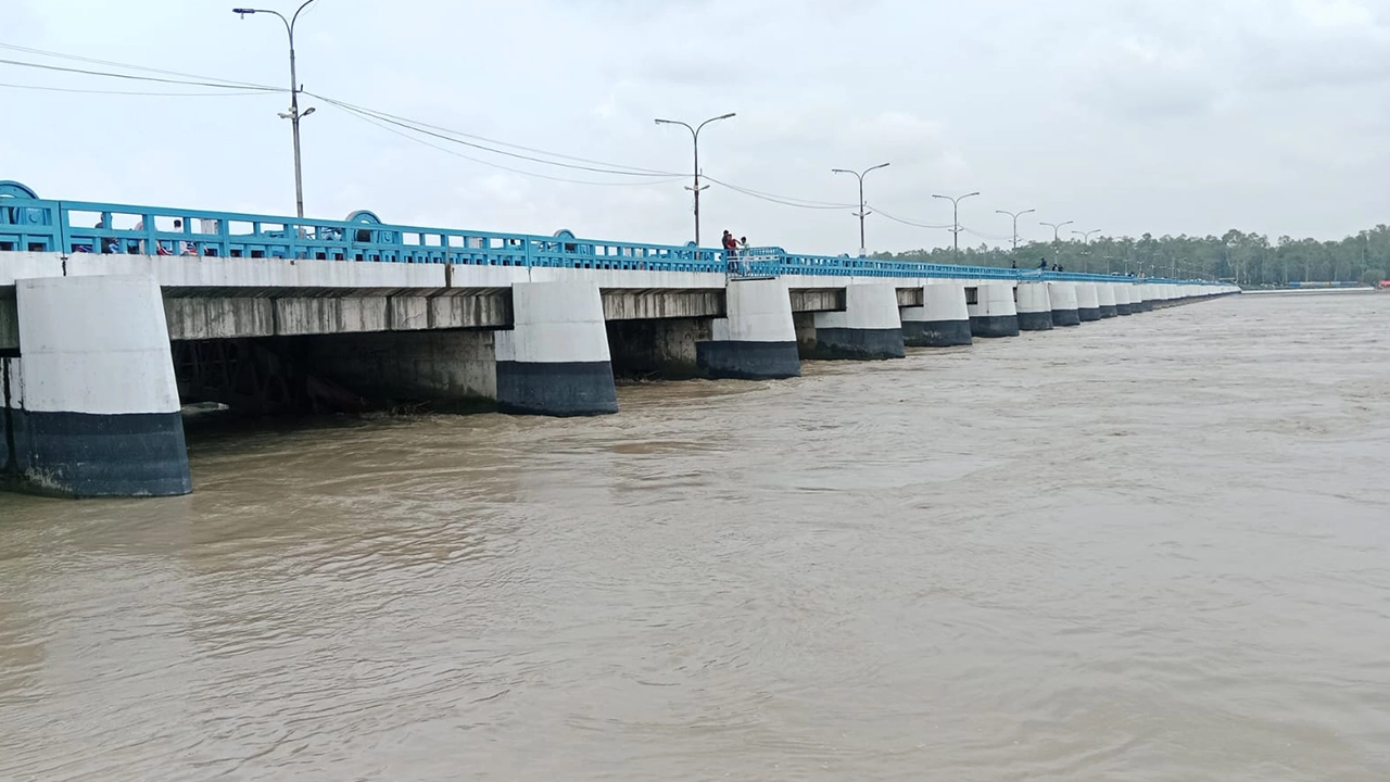 তিস্তা নদীর ওপর নির্মিত ব্যারেজ। ছবি : কালবেলা