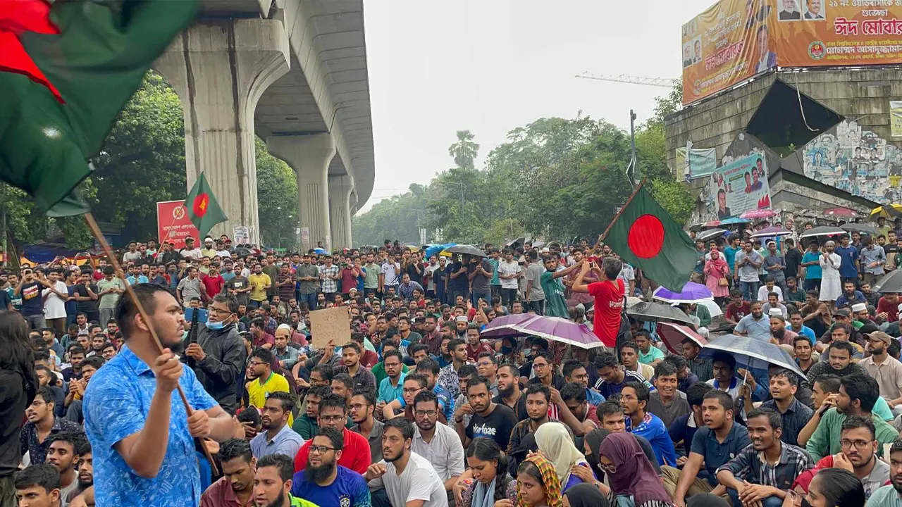 ঢাকা বিশ্ববিদ্যালয়ের শিক্ষার্থীদের কোটাবিরোধী আন্দোলন। ছবি : কালবেলা
