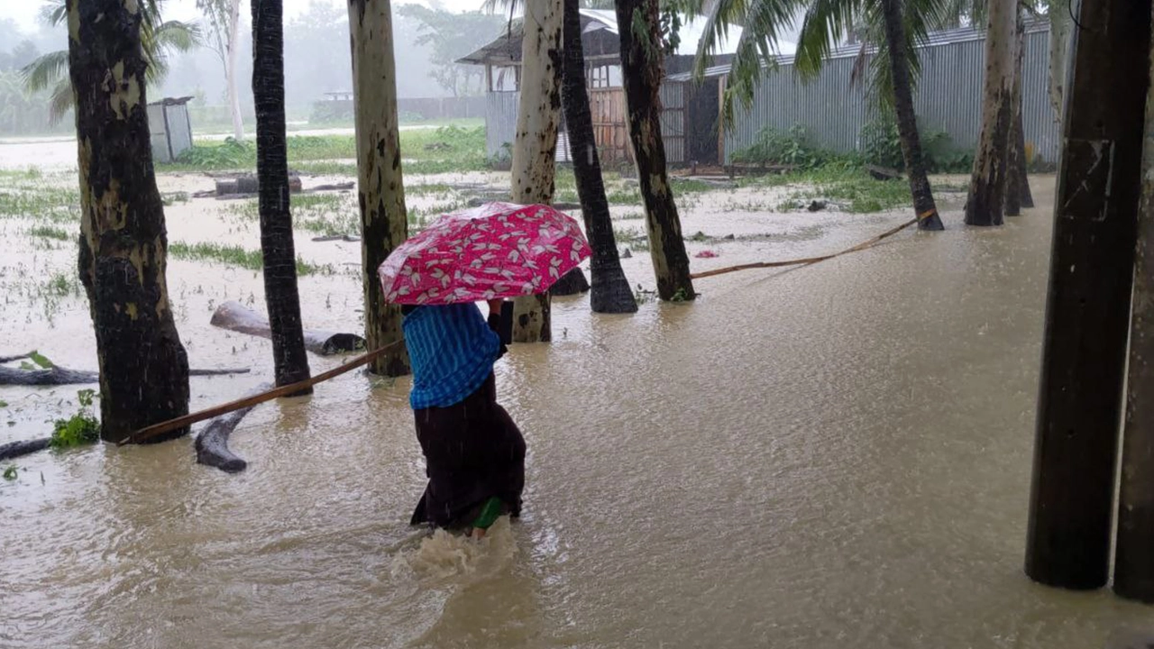 চট্টগ্রামের মিরসরাইয়ে টানা বৃষ্টি ও পাহাড়ি ঢলে নিম্নাঞ্চল প্লাবিত। ছবি : কালবেলা