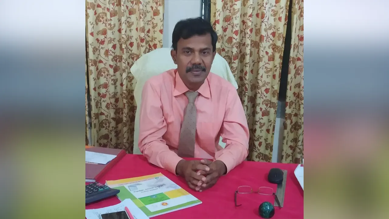কায়েমকোলা মাধ্যমিক বিদ্যালয়ের প্রধান শিক্ষক মো. আহসান উল্লাহ। ছবি : কালবেলা