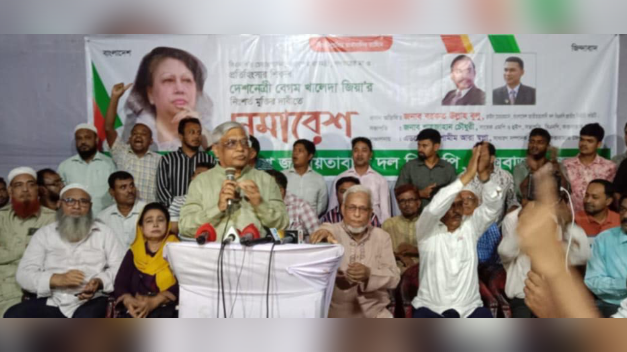 কক্সবাজার জেলা বিএনপির সমাবেশে বরকত উল্লাহ বুলু। ছবি : কালবেলা