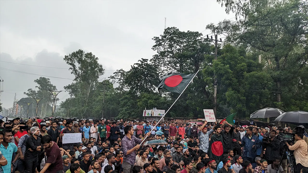 কোটা বাতিলের দাবিতে ফের রাস্তা অবরোধ জবি শিক্ষার্থীদের