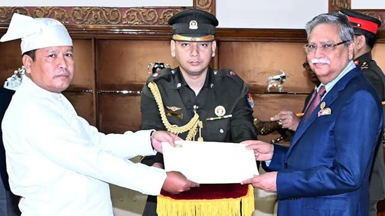 মিয়ানমারের আবাসিক রাষ্ট্রদূত কাও সো মোঃ রাষ্ট্রপতির কাছে তার পরিচয়পত্র পেশ করেন। ছবি : সংগৃহীত
