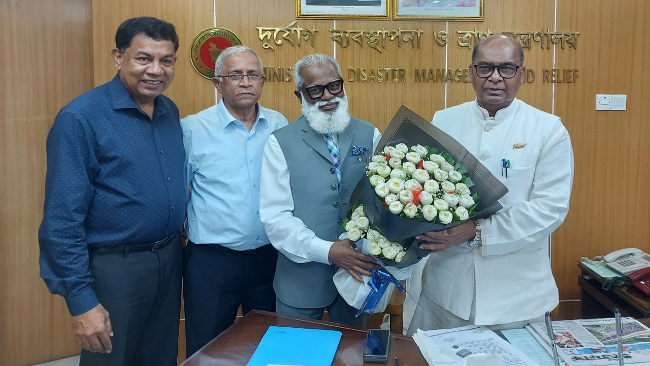 মো. মহিববুর রহমানের সঙ্গে সৌজন্য সাক্ষাৎ করেছেন অধ্যাপক ডা. এম ইউ কবীর চৌধুরী। সৌজন্য ছবি