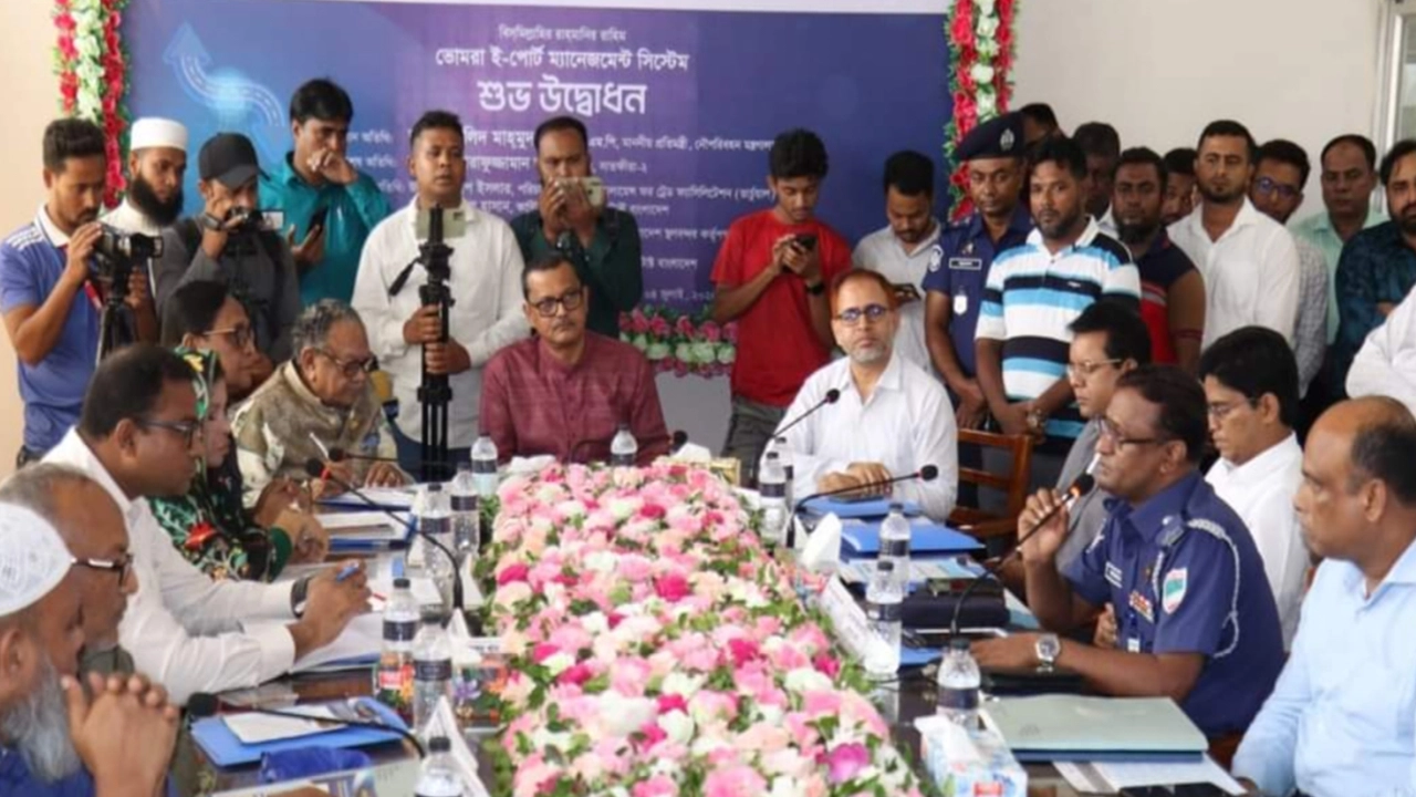 ভোমরা ই-পোর্ট ম্যানেজমেন্ট সিস্টেমের উদ্বোধনী অনুষ্ঠানে নৌপরিবহন প্রতিমন্ত্রী খালিদ মাহমুদ চৌধুরী। ছবি : কালবেলা