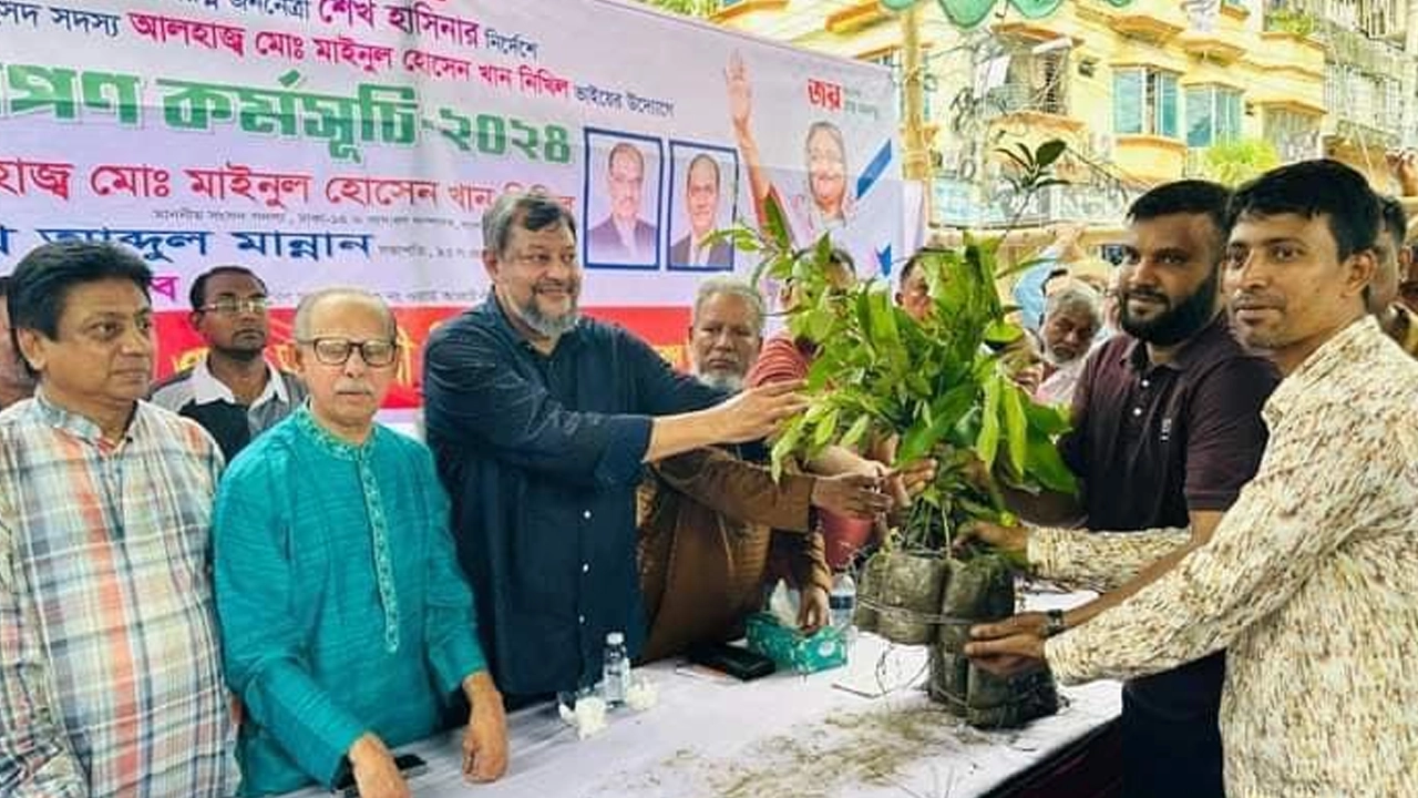 ওয়ার্ড আওয়ামী লীগের আয়োজনে বৃক্ষ রোপণ অভিযান। ছবি : সংগৃহীত