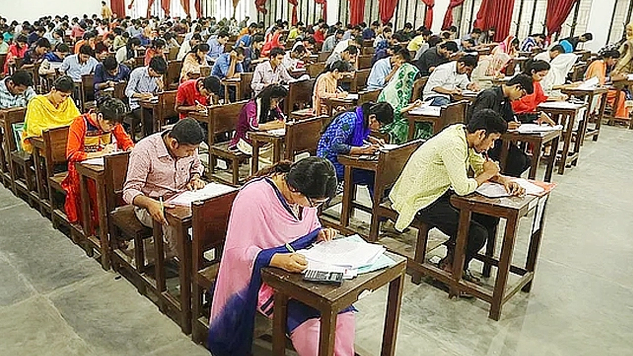 বিসিএসের লিখিত পরীক্ষার তারিখ প্রকাশ। (পুরোনো ছবি)